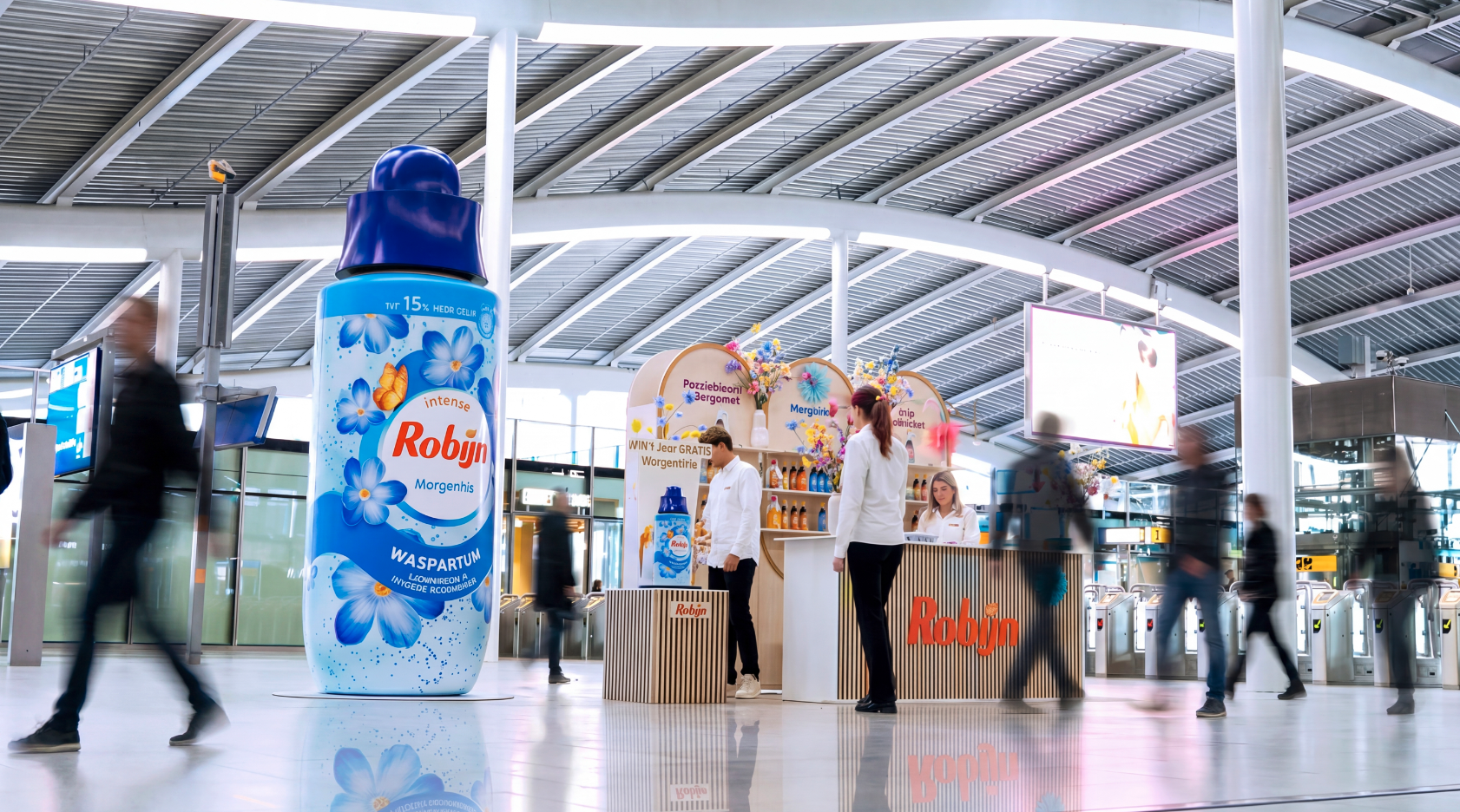 Giant Robijn bottle activation at Utrecht Centraal